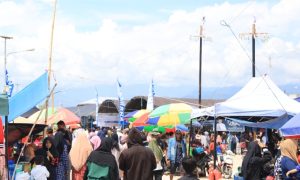 Rahmat Syah Tawainella Bantu Perayaan Lebaran Ketupat di Bantaya