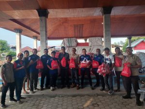 Salurkan bantuan tahap 2 Dari Kemensos RI sekretaris dinas sosial turun bersama tagana  dan Dharmawanita persatuan Dinas Sosial Kabupaten Parigi Moutong