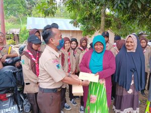 KWARCAB  PARIGI MOUTONG SALURKAN DONASI KE KORBAN BANJIR BANDANG DI DUSUN JATILUWIH