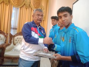 Bupati Samsurizal Serahkan Bonus Atlet Peraih Medali Popda PARIGI MOUTONG