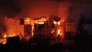 SI JAGO MERAH HANGUSKAN 1 RUMAH WARGA LOJI