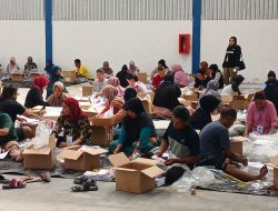 Pemilu 2024, KPU Parimo Libatkan Ratusan Warga Sortir dan Lipat Surat Suara