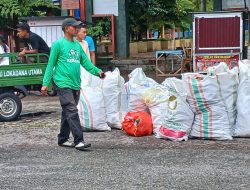 Peringatan HPSN 2024, DLH Parimo Gelar Aksi Pungut Sampah