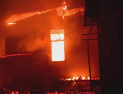 Perumahan Guru SD Bambalemo di Lahap Si Jago Merah