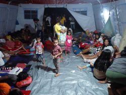 Tagana Dan Tim Gabungan Evakuasi Warga Korban Erupsi Gunung Ibu