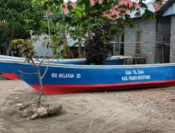 Kelompok Nelayan Protes Bantuan Perahu di Parimout Tidak Merata