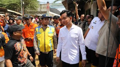 Wapres Gibran dan Kepala BNPB Tinjau Lokasi Banjir di Bekasi, Pastikan Bantuan Tersalurkan