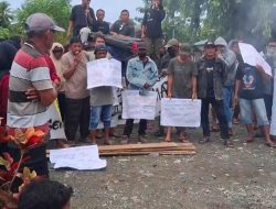 Komisi I DPRD Parimo Mediasi Mosi Tidak Percaya Warga Sigenti terhadap Kepala Desa