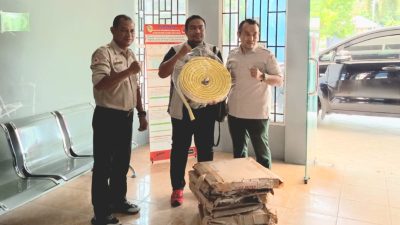 Penuhi Permintaan,BPBD Parigi Moutong Berikan 150 Meter Selang Pemadam Kebakaran ke FPRB Bantaya