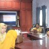 Bisalanews.id,Parmout - Pemerintah Daerah Kabupaten Parigi Moutong mengikuti Rapat Koordinasi (Rakor) Pengendalian Inflasi Daerah yang dirangkaikan dengan evaluasi dukungan pemerintah daerah terhadap Program Tiga Juta Rumah. Kegiatan tersebut berlangsung di Ruang Rapat Bupati Parigi Moutong, Senin (12/01/2026).