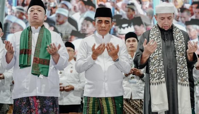 Ribuan Jamaah Hadiri Haul ke-58 Guru Tua, Anwar Hafid Ajak Lanjutkan Perjuangan Pendidikan dan Akhlak