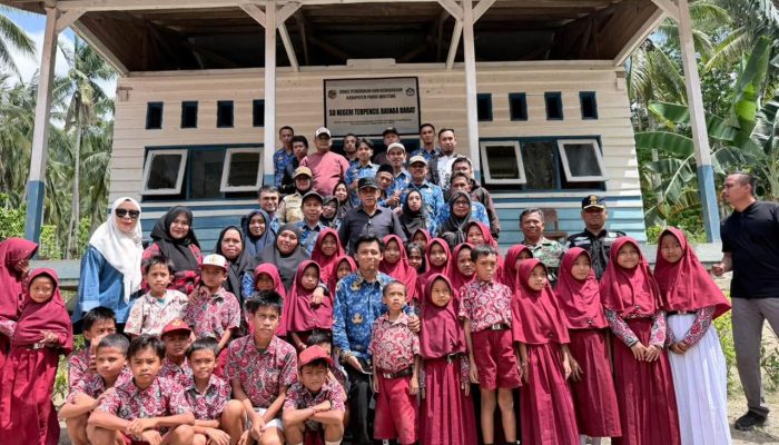 Viral Secara Nasional, SD Terpencil Bainaa Barat Akhirnya Dikunjungi Bupati Parigi Moutong